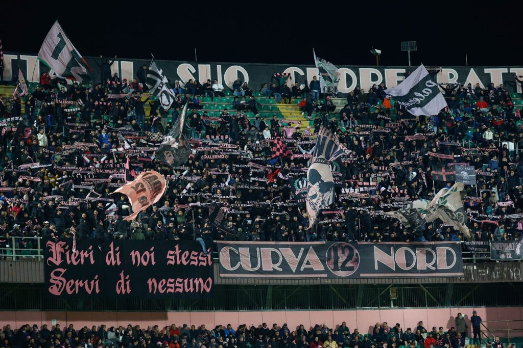 Curva nord Palermo tifosi tifo ultrà ultras