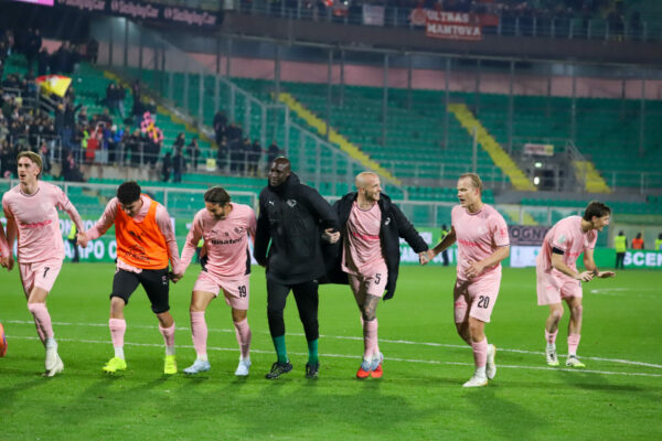 Palermo F.C. greets the fans at the end of the Italian Serie BKT match between Palermo F.C. vs Mantova 1911 4th March 2026 at the Renzo Barbera stadium in Palermo, Italy